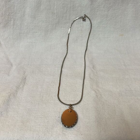 Vintage Elegant Black and. Silver Pendant Necklace - Picture 5 of 9